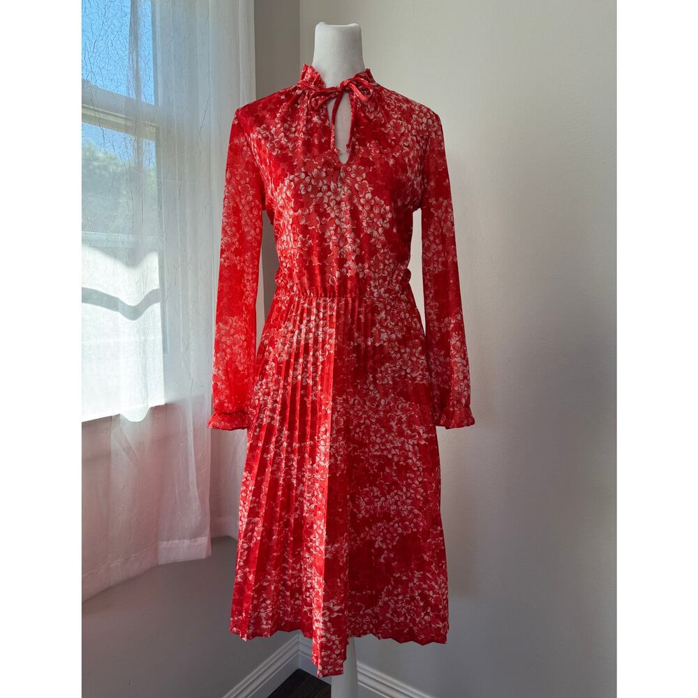 Vintage ‘70s Coral & White Floral Print Long Sleeve Pleated Knee Length Dress
